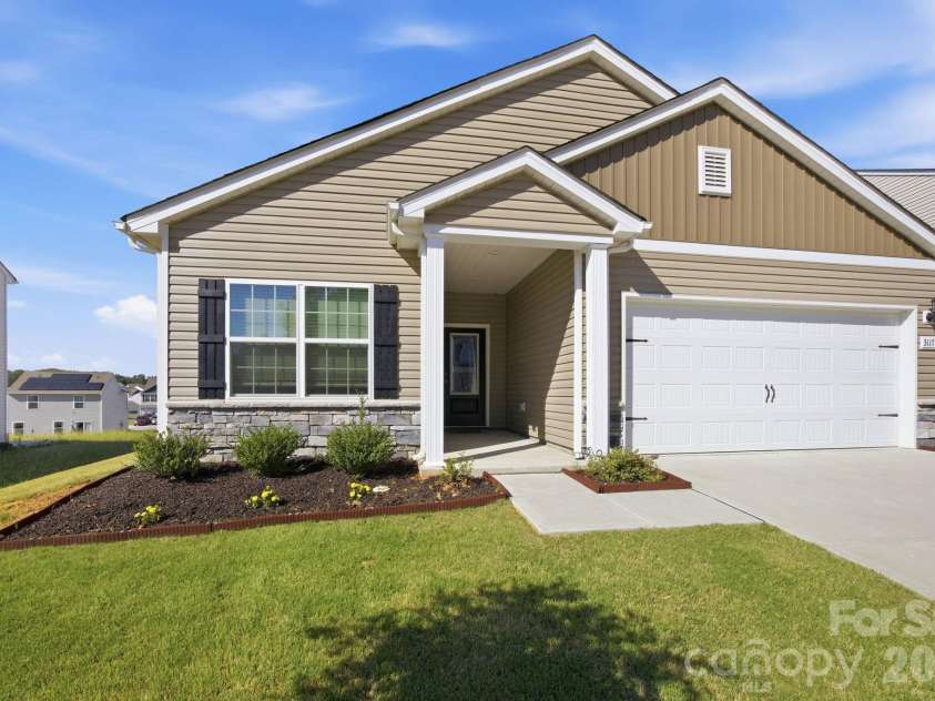 3117 Maple Ridge Drive, Gastonia, NC 28052.  MLS# CAR4380513, YatesRealty ID 25409. 