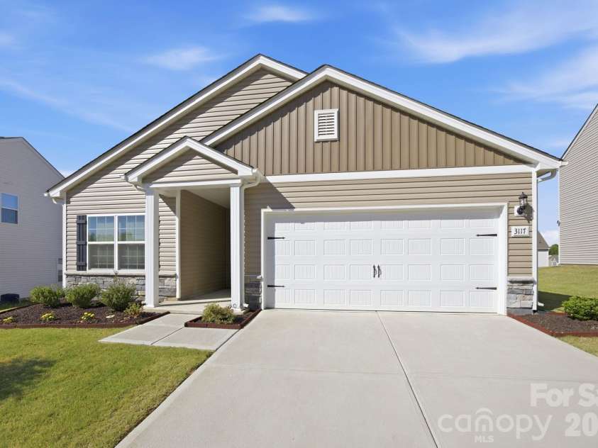 3117 Maple Ridge Drive, Gastonia, NC 28052.  MLS# CAR4380513, YatesRealty ID 25409. 