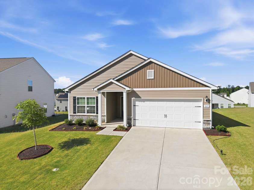 3117 Maple Ridge Drive, Gastonia, NC 28052.  MLS# CAR4380513, YatesRealty ID 25409. 