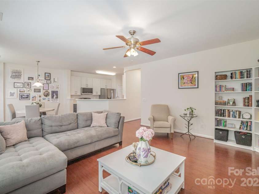 3326 Park South Station Boulevard, Charlotte, NC 28210.  MLS# CAR4267359, YatesRealty ID 25409. 