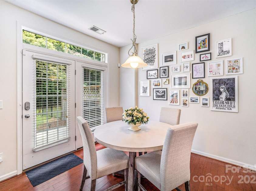 3326 Park South Station Boulevard, Charlotte, NC 28210.  MLS# CAR4267359, YatesRealty ID 25409. 