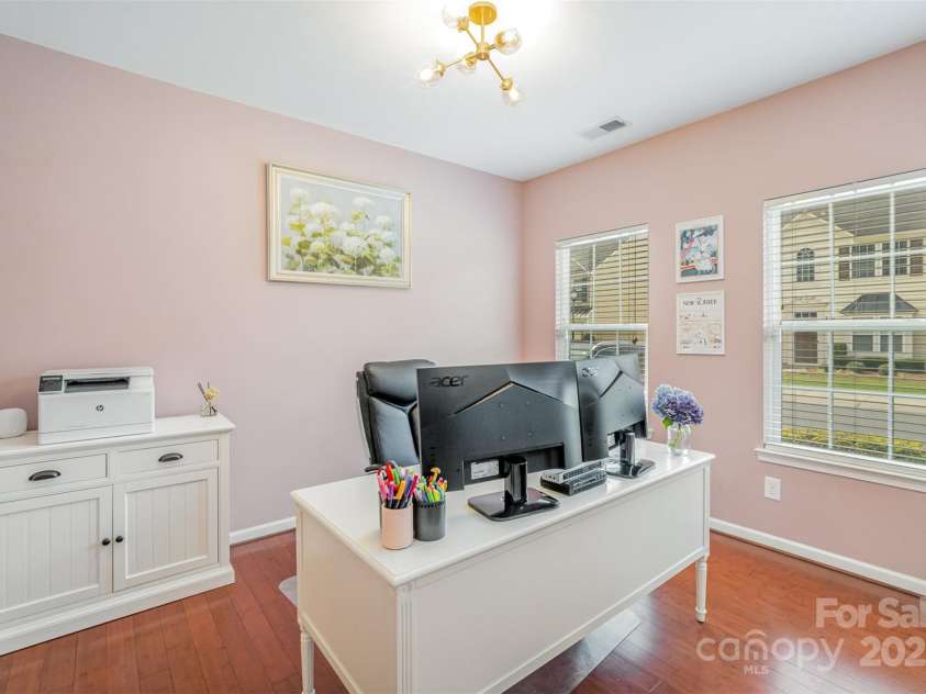 3326 Park South Station Boulevard, Charlotte, NC 28210.  MLS# CAR4267359, YatesRealty ID 25409. 