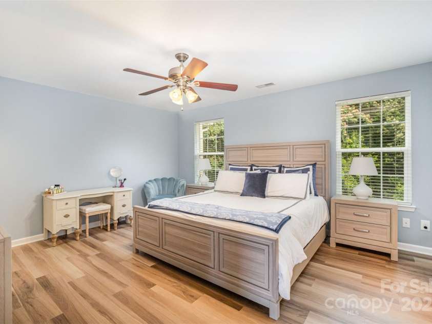 3326 Park South Station Boulevard, Charlotte, NC 28210.  MLS# CAR4267359, YatesRealty ID 25409. 