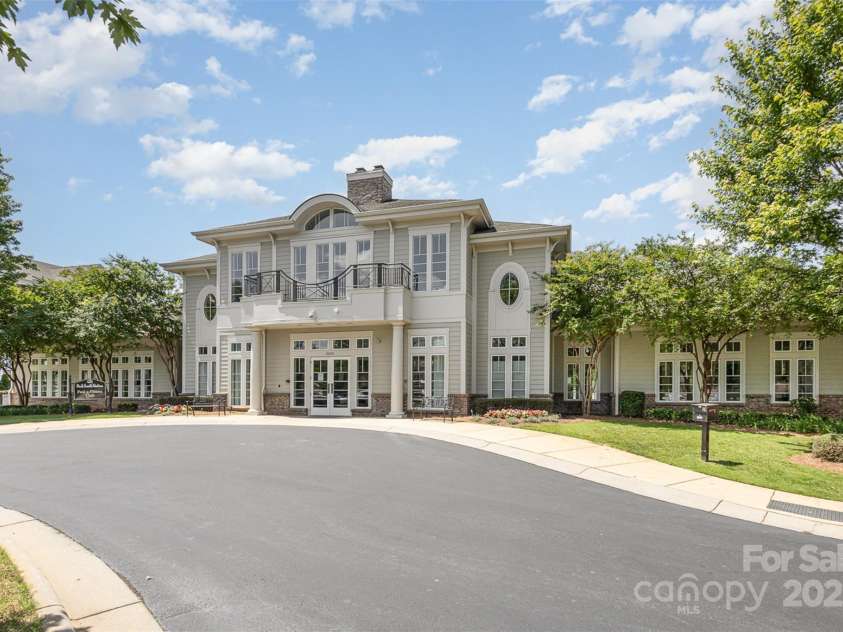 3326 Park South Station Boulevard, Charlotte, NC 28210.  MLS# CAR4267359, YatesRealty ID 25409. 