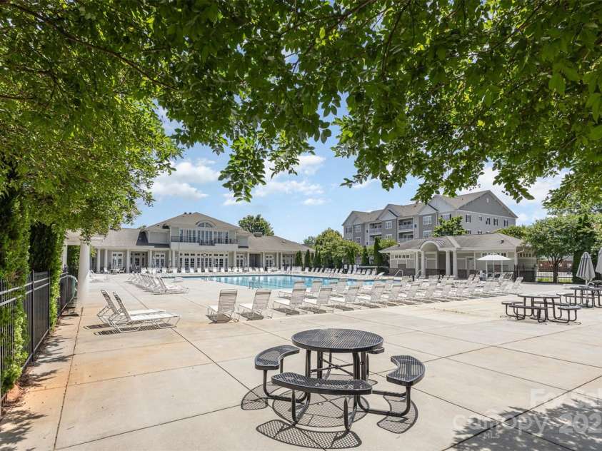 3326 Park South Station Boulevard, Charlotte, NC 28210.  MLS# CAR4267359, YatesRealty ID 25409. 