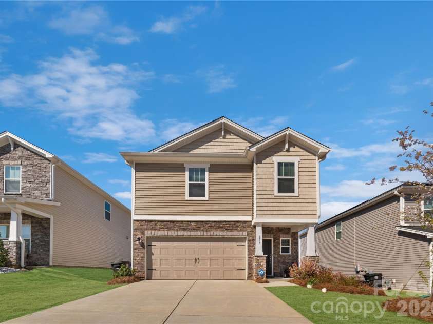 126 Johns Cardinal Drive, Mooresville, NC 28115.  MLS# CAR4337626, YatesRealty ID 2541. 