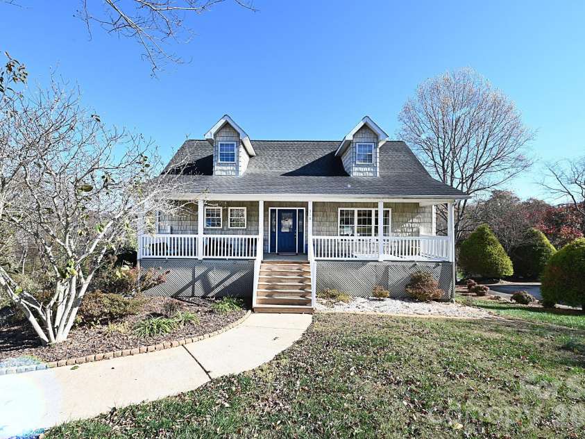 518 30th Avenue Circle, Hickory, NC 28601.  MLS# CAR4321503, YatesRealty ID 2541. 