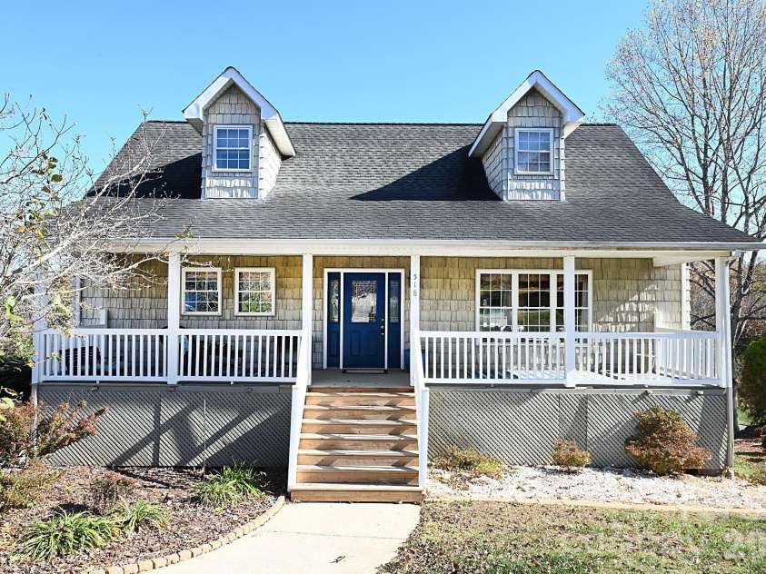 518 30th Avenue Circle, Hickory, NC 28601.  MLS# CAR4321503, YatesRealty ID 2541. 