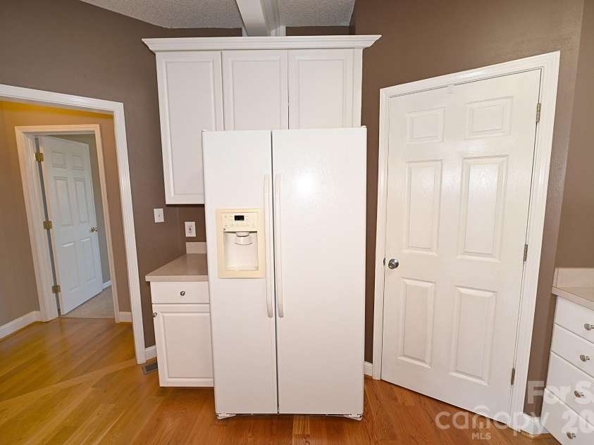 518 30th Avenue Circle, Hickory, NC 28601.  MLS# CAR4321503, YatesRealty ID 2541. 