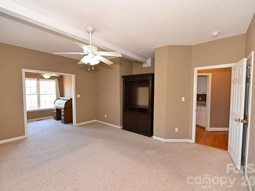 518 30th Avenue Circle, Hickory, NC 28601.  MLS# CAR4321503, YatesRealty ID 2541. 