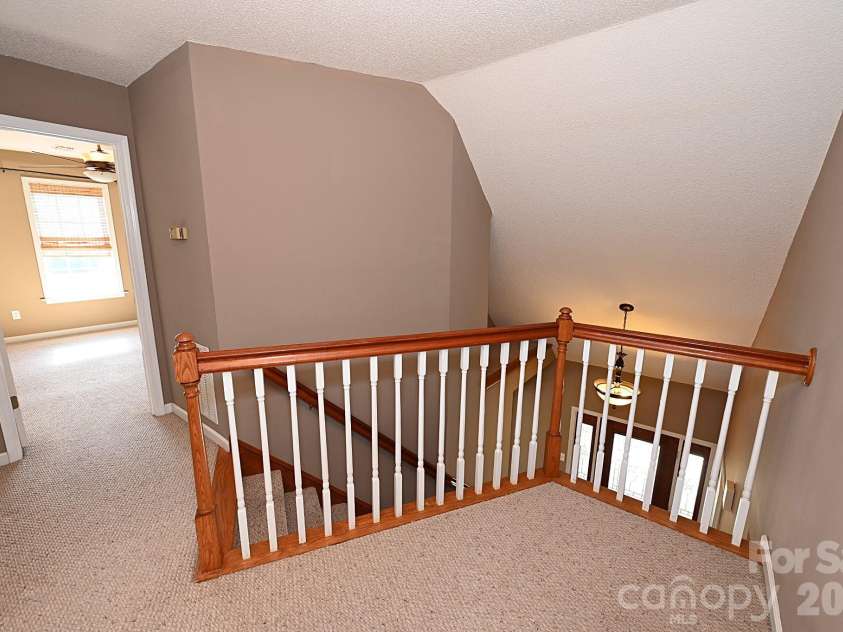 518 30th Avenue Circle, Hickory, NC 28601.  MLS# CAR4321503, YatesRealty ID 2541. 