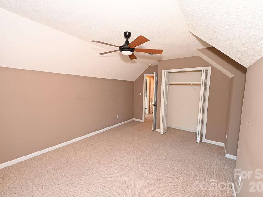 518 30th Avenue Circle, Hickory, NC 28601.  MLS# CAR4321503, YatesRealty ID 2541. 