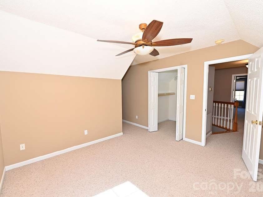 518 30th Avenue Circle, Hickory, NC 28601.  MLS# CAR4321503, YatesRealty ID 2541. 
