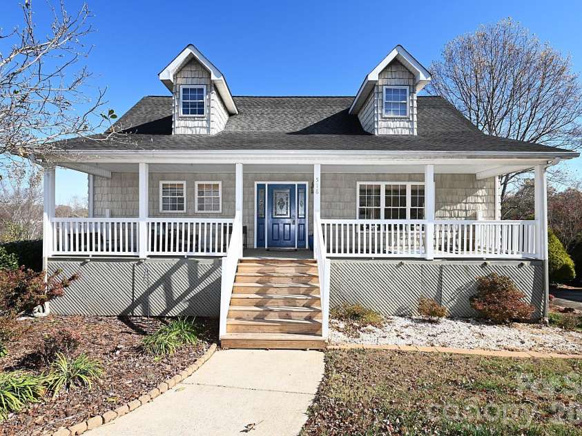 518 30th Avenue Circle, Hickory, NC 28601.  MLS# CAR4321503, YatesRealty ID 2541. 
