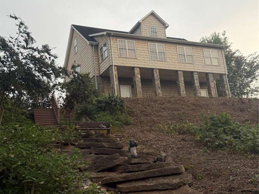 518 30th Avenue Circle, Hickory, NC 28601.  MLS# CAR4321503, YatesRealty ID 2541. 
