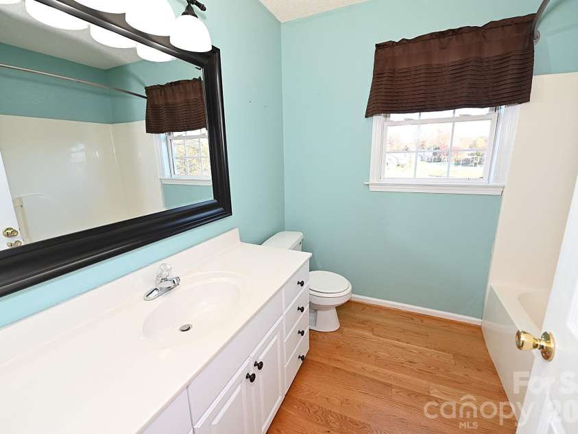 518 30th Avenue Circle, Hickory, NC 28601.  MLS# CAR4321503, YatesRealty ID 2541. Upstairs