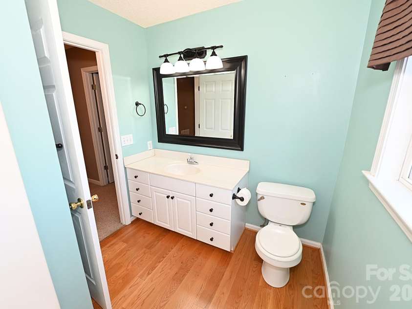 518 30th Avenue Circle, Hickory, NC 28601.  MLS# CAR4321503, YatesRealty ID 2541. Upstairs