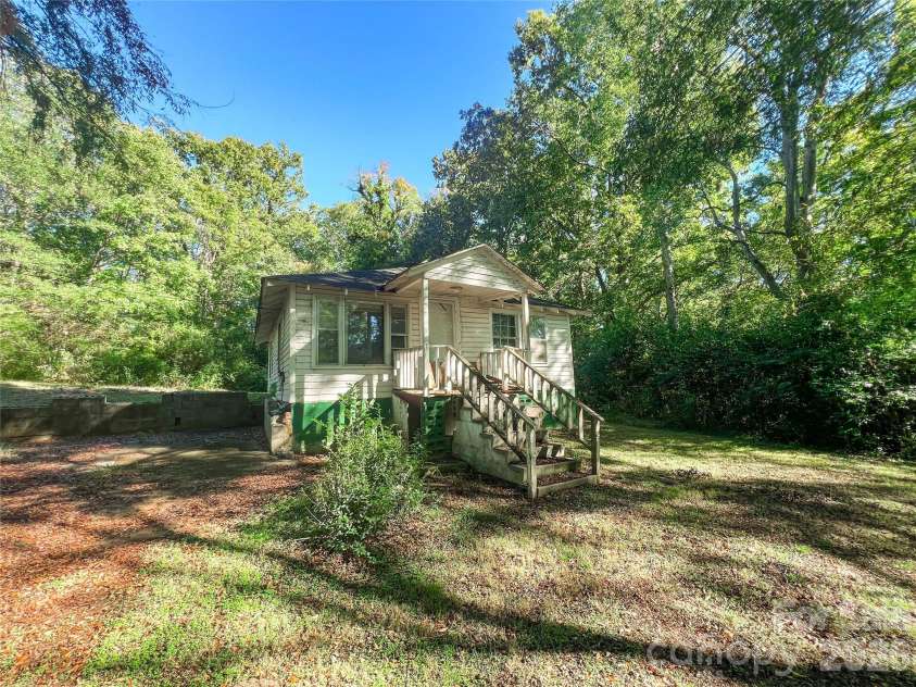 122 Ranson Road, Lancaster, SC 29720.  MLS# CAR4313212, YatesRealty ID 25410. 