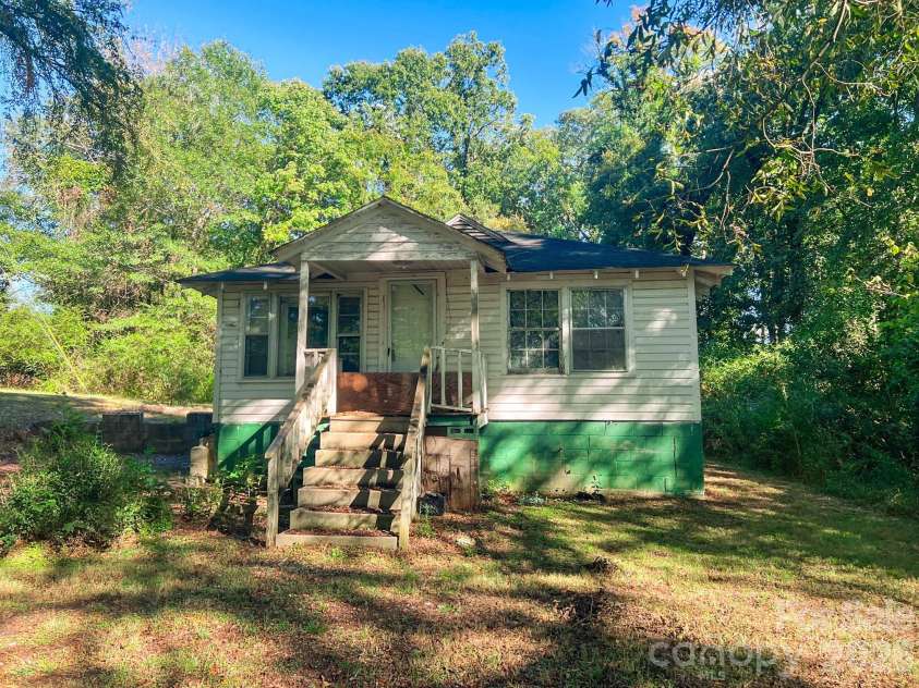122 Ranson Road, Lancaster, SC 29720.  MLS# CAR4313212, YatesRealty ID 25410. 