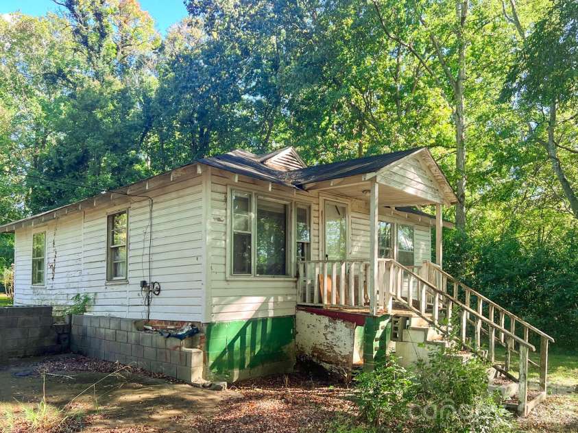 122 Ranson Road, Lancaster, SC 29720.  MLS# CAR4313212, YatesRealty ID 25410. 
