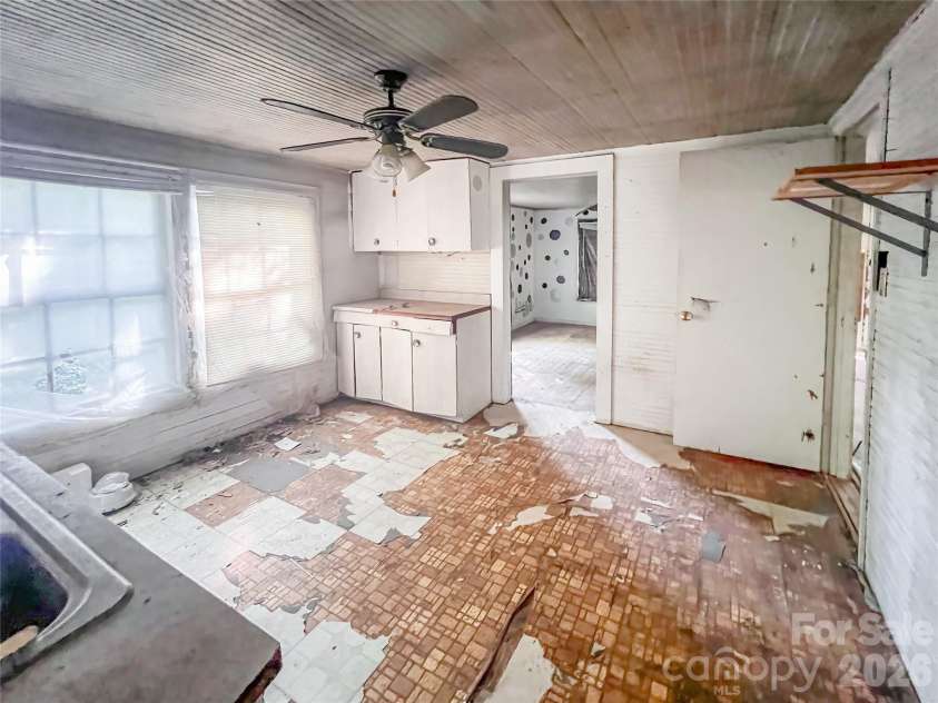 122 Ranson Road, Lancaster, SC 29720.  MLS# CAR4313212, YatesRealty ID 25410. 