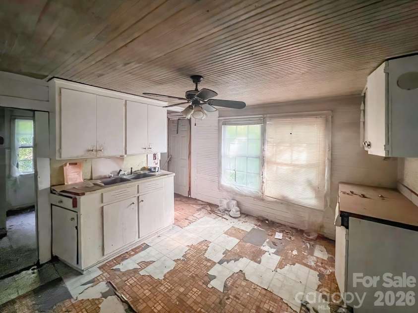 122 Ranson Road, Lancaster, SC 29720.  MLS# CAR4313212, YatesRealty ID 25410. 