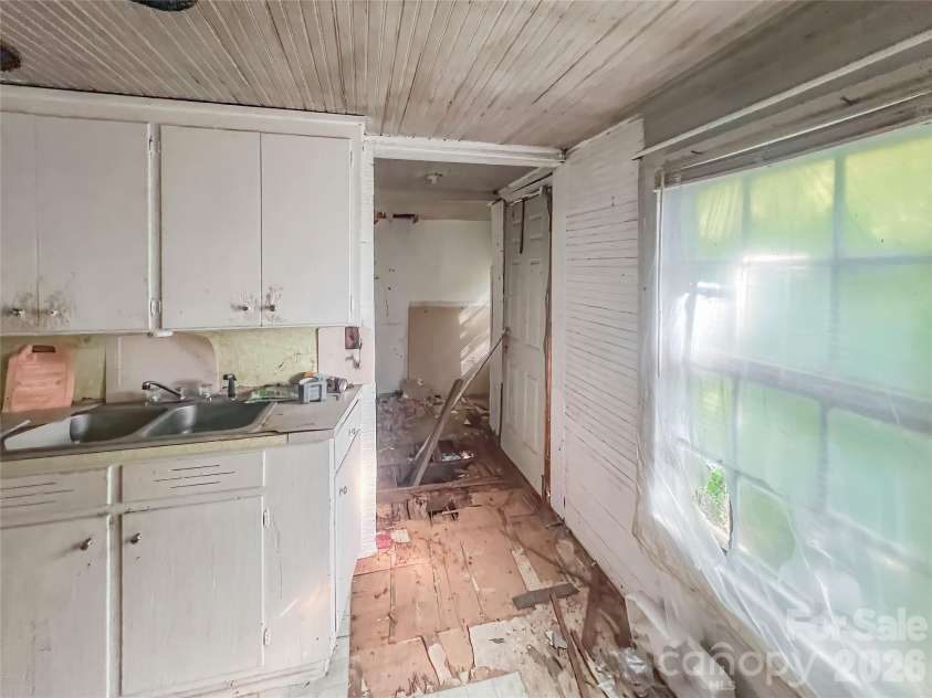 122 Ranson Road, Lancaster, SC 29720.  MLS# CAR4313212, YatesRealty ID 25410. 