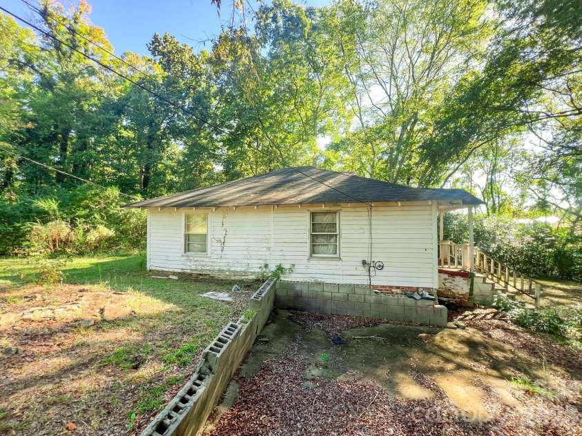 122 Ranson Road, Lancaster, SC 29720.  MLS# CAR4313212, YatesRealty ID 25410. 