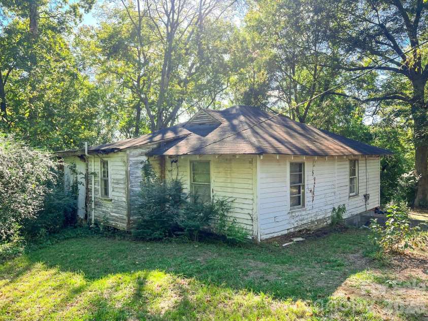 122 Ranson Road, Lancaster, SC 29720.  MLS# CAR4313212, YatesRealty ID 25410. 