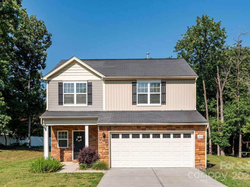 3943 Sky Drive, Charlotte, NC 28226.  MLS# CAR4279081, YatesRealty ID 25410. 