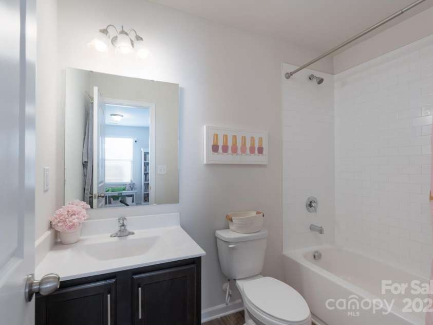 1736 Rhynes Trail, Rock Hill, SC 29732.  MLS# CAR4272715, YatesRealty ID 25411. Bath 2 with tile surround