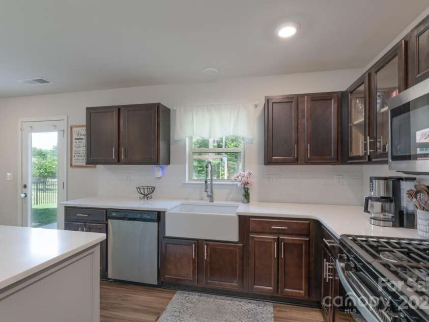 1736 Rhynes Trail, Rock Hill, SC 29732.  MLS# CAR4272715, YatesRealty ID 25411. Kitchen