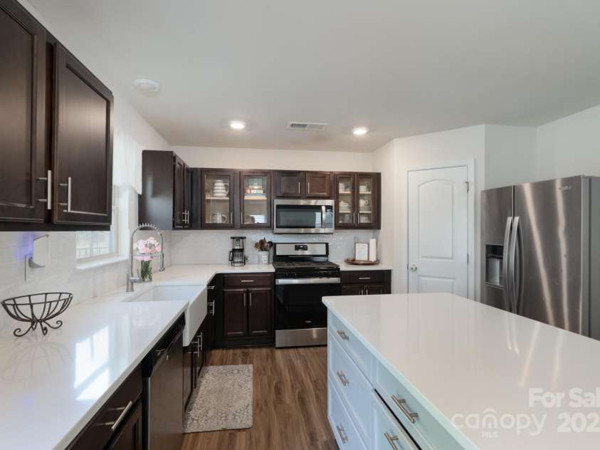 1736 Rhynes Trail, Rock Hill, SC 29732.  MLS# CAR4272715, YatesRealty ID 25411. Kitchen