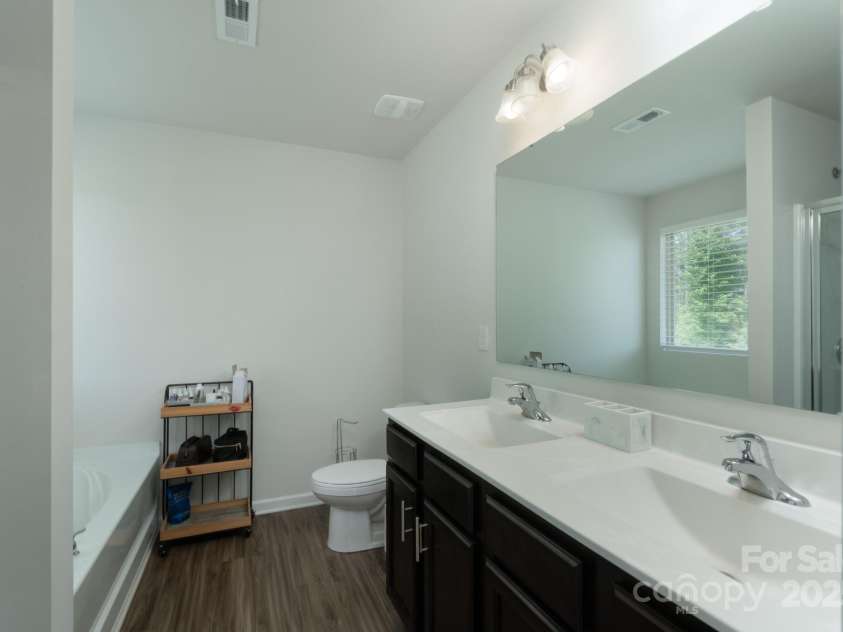 1736 Rhynes Trail, Rock Hill, SC 29732.  MLS# CAR4272715, YatesRealty ID 25411. Primary Bath