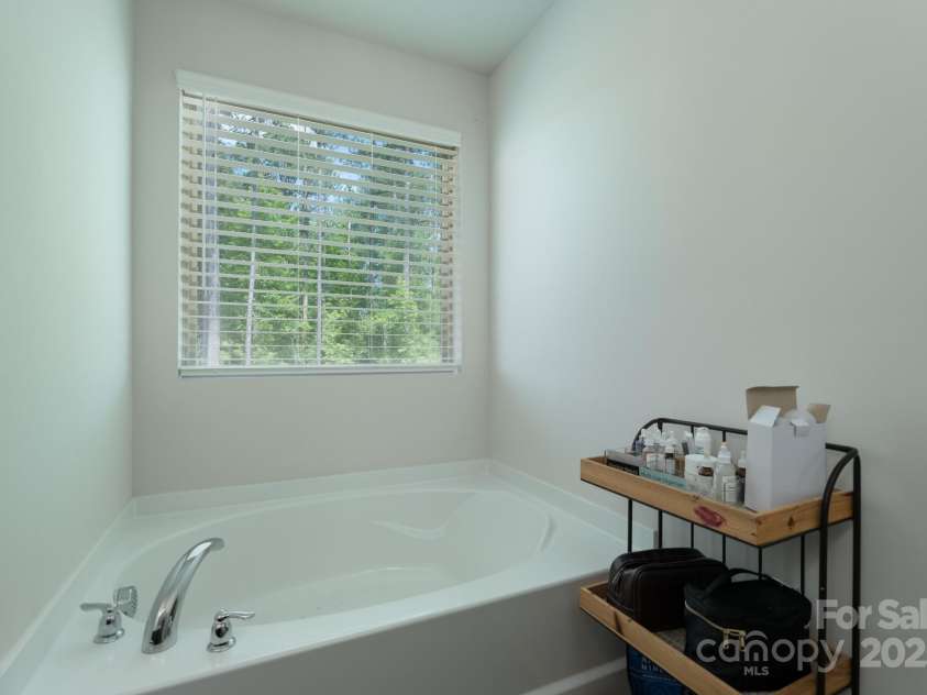 1736 Rhynes Trail, Rock Hill, SC 29732.  MLS# CAR4272715, YatesRealty ID 25411. Primary Bath