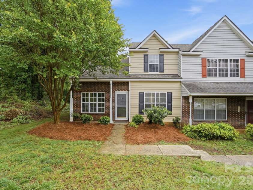 7621 Petrea Lane, Charlotte, NC 28227.  MLS# CAR4377778, YatesRealty ID 25411. 