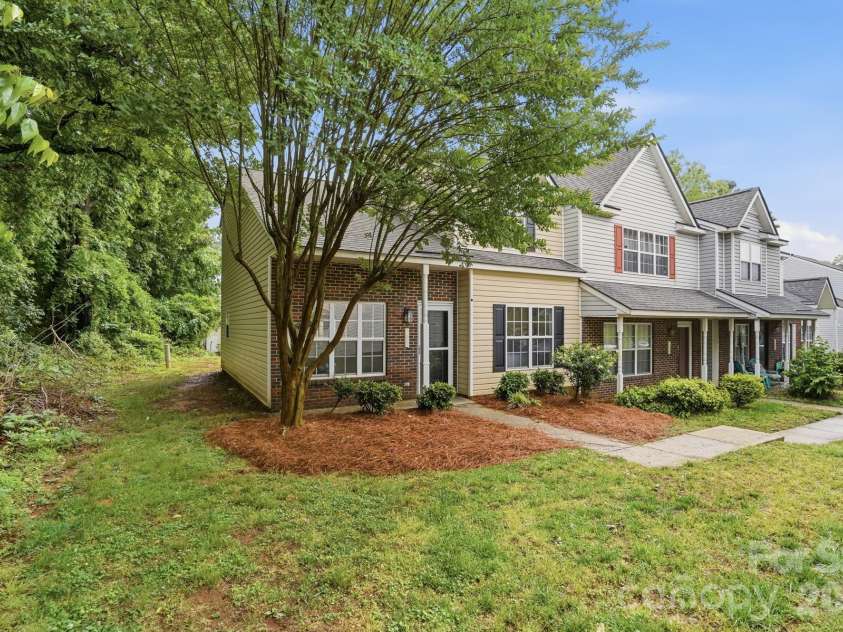 7621 Petrea Lane, Charlotte, NC 28227.  MLS# CAR4377778, YatesRealty ID 25411. 
