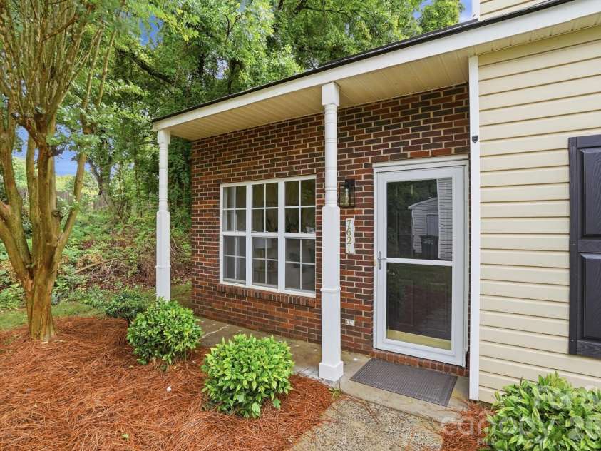 7621 Petrea Lane, Charlotte, NC 28227.  MLS# CAR4377778, YatesRealty ID 25411. 