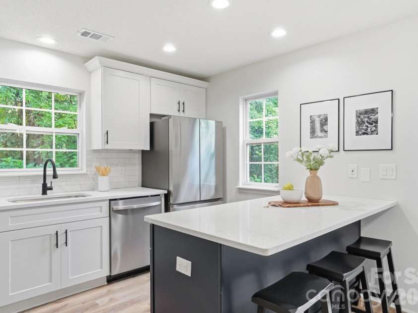 7621 Petrea Lane, Charlotte, NC 28227.  MLS# CAR4377778, YatesRealty ID 25411. 