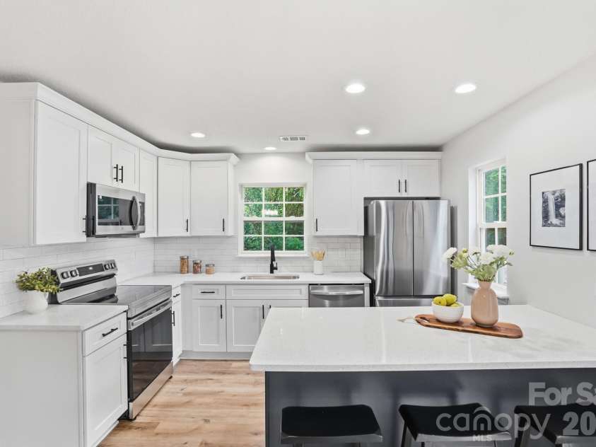 7621 Petrea Lane, Charlotte, NC 28227.  MLS# CAR4377778, YatesRealty ID 25411. 