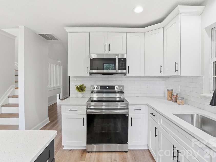 7621 Petrea Lane, Charlotte, NC 28227.  MLS# CAR4377778, YatesRealty ID 25411. 