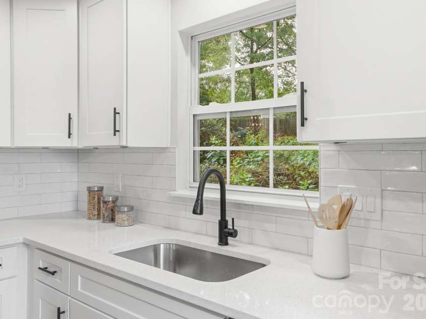 7621 Petrea Lane, Charlotte, NC 28227.  MLS# CAR4377778, YatesRealty ID 25411. 