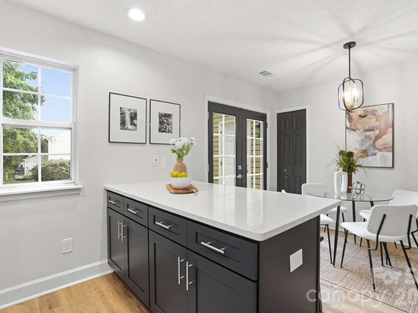 7621 Petrea Lane, Charlotte, NC 28227.  MLS# CAR4377778, YatesRealty ID 25411. 