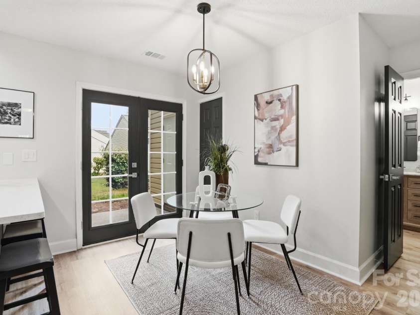 7621 Petrea Lane, Charlotte, NC 28227.  MLS# CAR4377778, YatesRealty ID 25411. 