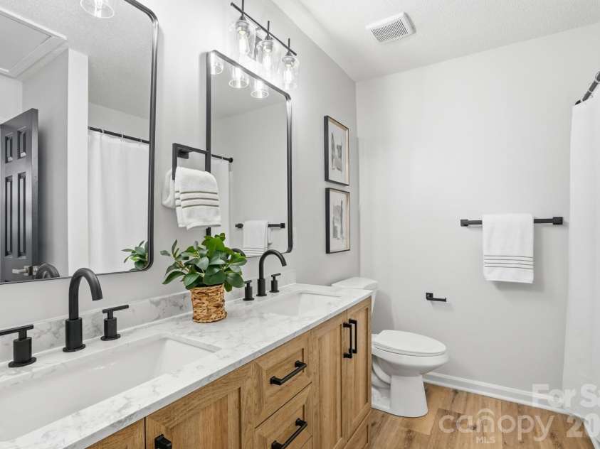 7621 Petrea Lane, Charlotte, NC 28227.  MLS# CAR4377778, YatesRealty ID 25411. 