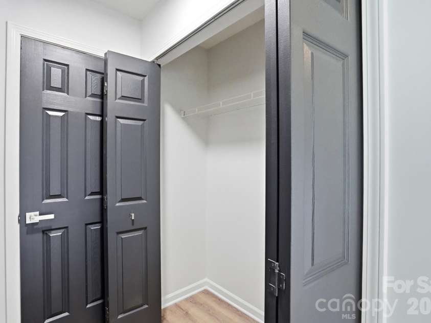 7621 Petrea Lane, Charlotte, NC 28227.  MLS# CAR4377778, YatesRealty ID 25411. 