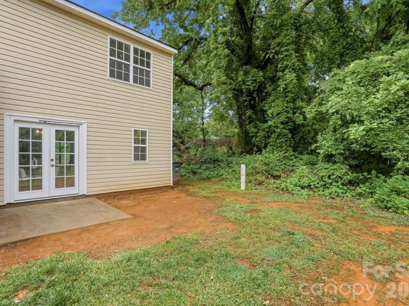 7621 Petrea Lane, Charlotte, NC 28227.  MLS# CAR4377778, YatesRealty ID 25411. 