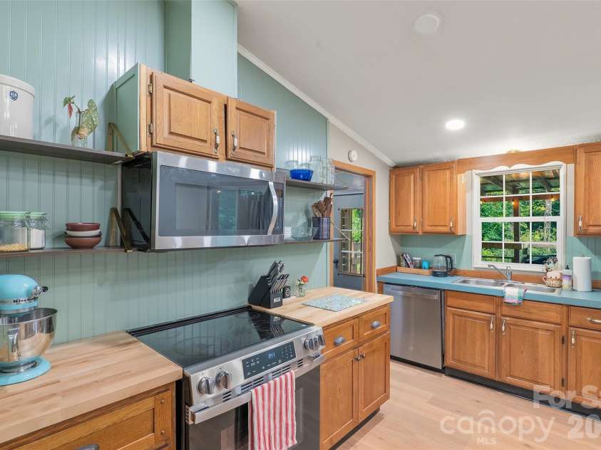 611 Turkey Creek Terrace, Leicester, NC 28748.  MLS# CAR4360744, YatesRealty ID 25412. 