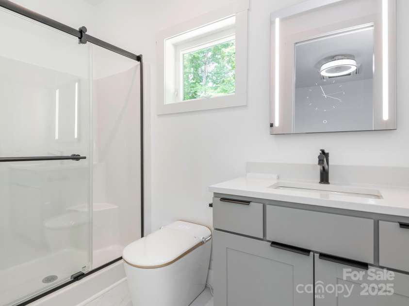 6548 Emerald Isle Drive, Sherrills Ford, NC 28673.  MLS# CAR4274973, YatesRealty ID 25412. 