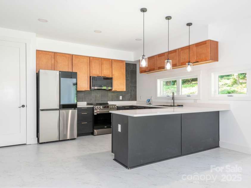 6548 Emerald Isle Drive, Sherrills Ford, NC 28673.  MLS# CAR4274973, YatesRealty ID 25412. 